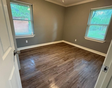 104 Mimosa Street - Photo Thumbnail 6