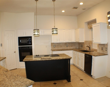 642 Avery Drive - Photo Thumbnail 12
