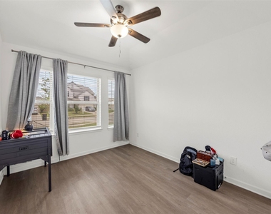 7222 Songlark Landing Court - Photo Thumbnail 3