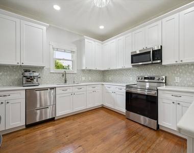 412 W 22nd Street - Photo Thumbnail 9