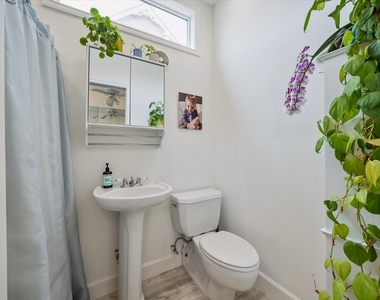 412 W 22nd Street - Photo Thumbnail 26
