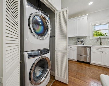 412 W 22nd Street - Photo Thumbnail 8
