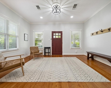 412 W 22nd Street - Photo Thumbnail 4