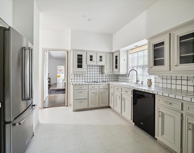 2417 Blue Bonnet Boulevard - Photo Thumbnail 5