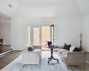2417 Blue Bonnet Boulevard - Photo Thumbnail 17