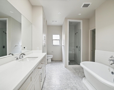 2417 Blue Bonnet Boulevard - Photo Thumbnail 14