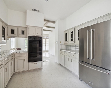 2417 Blue Bonnet Boulevard - Photo Thumbnail 6