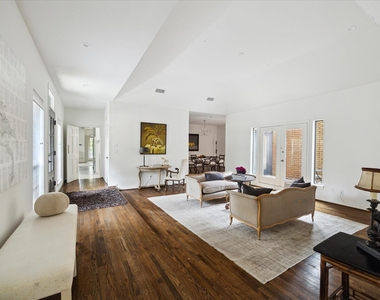 2417 Blue Bonnet Boulevard - Photo Thumbnail 11