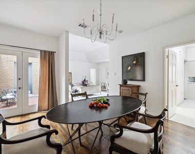 2417 Blue Bonnet Boulevard - Photo Thumbnail 9