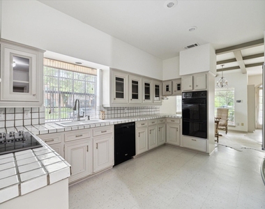 2417 Blue Bonnet Boulevard - Photo Thumbnail 7