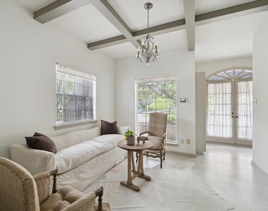 2417 Blue Bonnet Boulevard - Photo Thumbnail 15