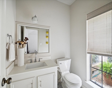 2417 Blue Bonnet Boulevard - Photo Thumbnail 10