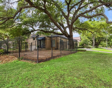 2417 Blue Bonnet Boulevard - Photo Thumbnail 2