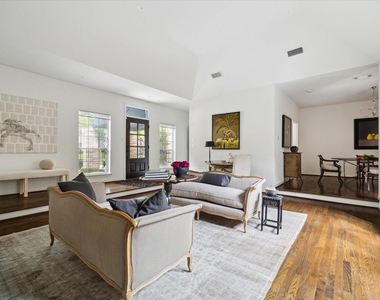 2417 Blue Bonnet Boulevard - Photo Thumbnail 3