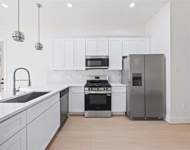 5222 Gold Street - Photo Thumbnail 5