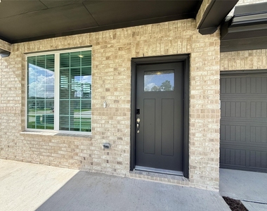 16262 Parish Pointe Court - Photo Thumbnail 4