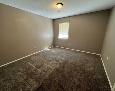 1842 Thompson Street - Photo Thumbnail 10