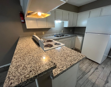 1842 Thompson Street - Photo Thumbnail 5