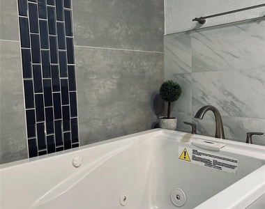 6744 Lawndale Street - Photo Thumbnail 16