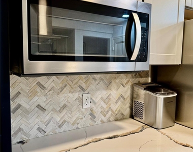 6744 Lawndale Street - Photo Thumbnail 7