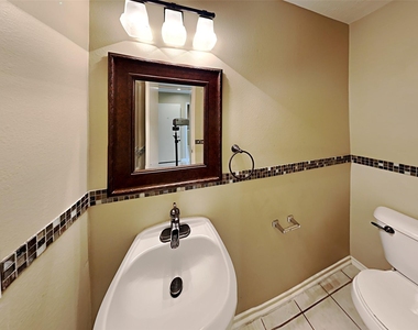 5446 Aloe Avenue - Photo Thumbnail 8
