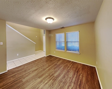 5446 Aloe Avenue - Photo Thumbnail 5