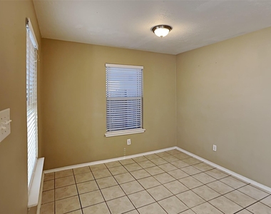 5446 Aloe Avenue - Photo Thumbnail 3