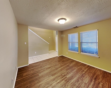5446 Aloe Avenue - Photo Thumbnail 4