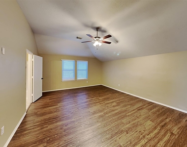 5446 Aloe Avenue - Photo Thumbnail 10