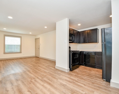 1009 Enid Street - Photo Thumbnail 10
