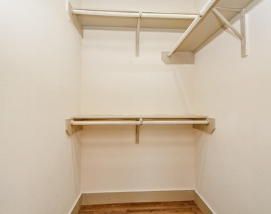 1009 Enid Street - Photo Thumbnail 14