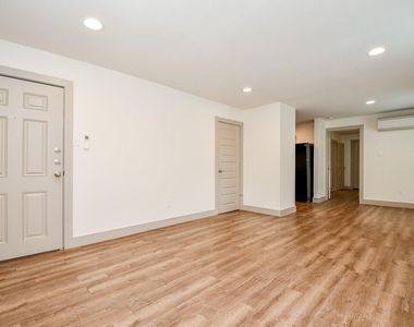 1009 Enid Street - Photo Thumbnail 7