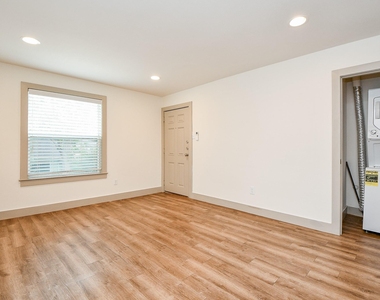 1009 Enid Street - Photo Thumbnail 6