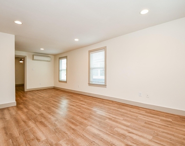 1009 Enid Street - Photo Thumbnail 8