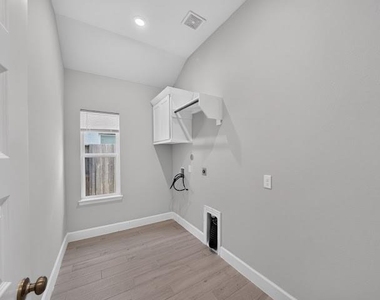 7559 Pemberley Court - Photo Thumbnail 10