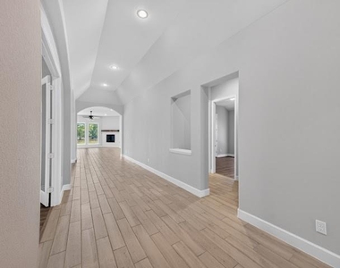 7559 Pemberley Court - Photo Thumbnail 12