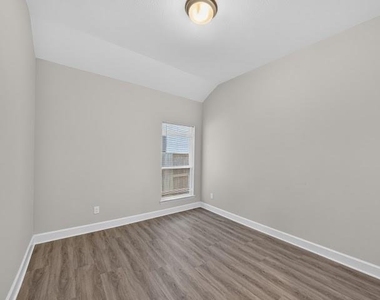 7559 Pemberley Court - Photo Thumbnail 15