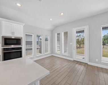 7559 Pemberley Court - Photo Thumbnail 25