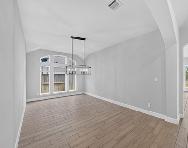 7559 Pemberley Court - Photo Thumbnail 18