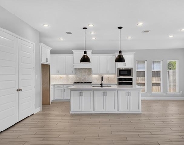 7559 Pemberley Court - Photo Thumbnail 23
