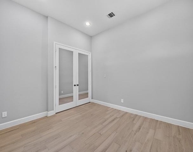 7559 Pemberley Court - Photo Thumbnail 4