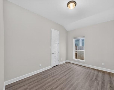 7559 Pemberley Court - Photo Thumbnail 16