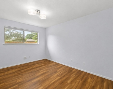 15823 Fox Springs Drive - Photo Thumbnail 12