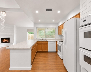 15823 Fox Springs Drive - Photo Thumbnail 3