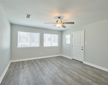 16 Harbour Row Drive - Photo Thumbnail 14