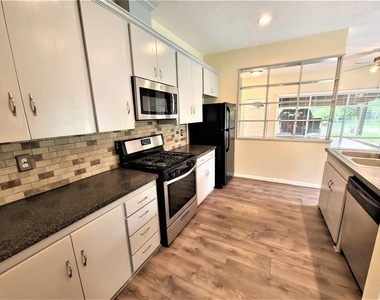 503 Riveredge Drive - Photo Thumbnail 4