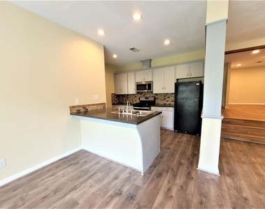 503 Riveredge Drive - Photo Thumbnail 3