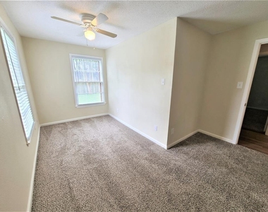 503 Riveredge Drive - Photo Thumbnail 8