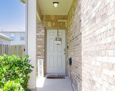 12818 Sirkis Street - Photo Thumbnail 3