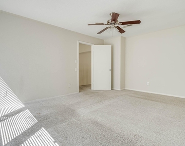 800 Country Place Drive - Photo Thumbnail 28
